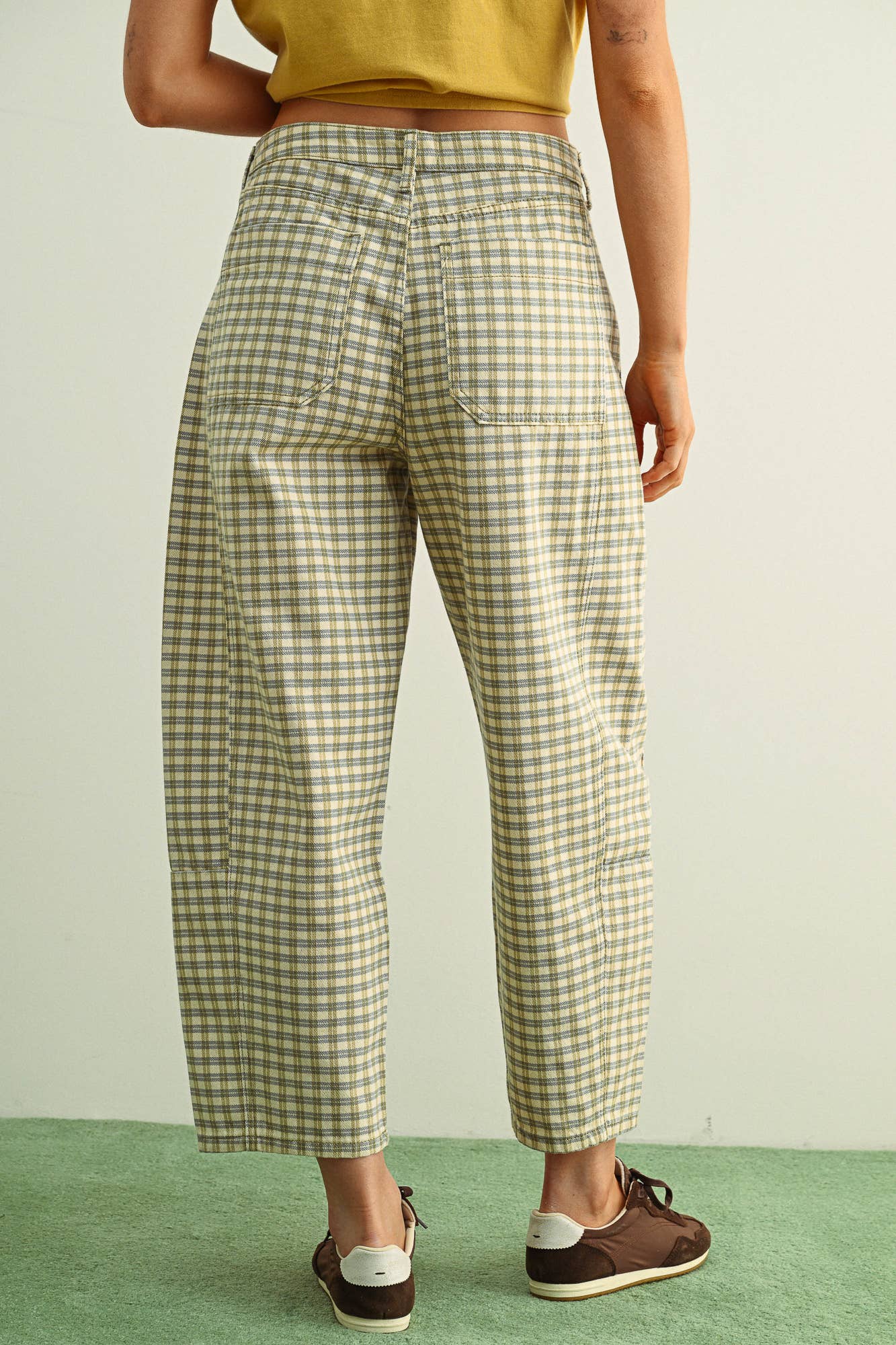 P5936   MINI CHECKER PATTERN BARREL PANTS