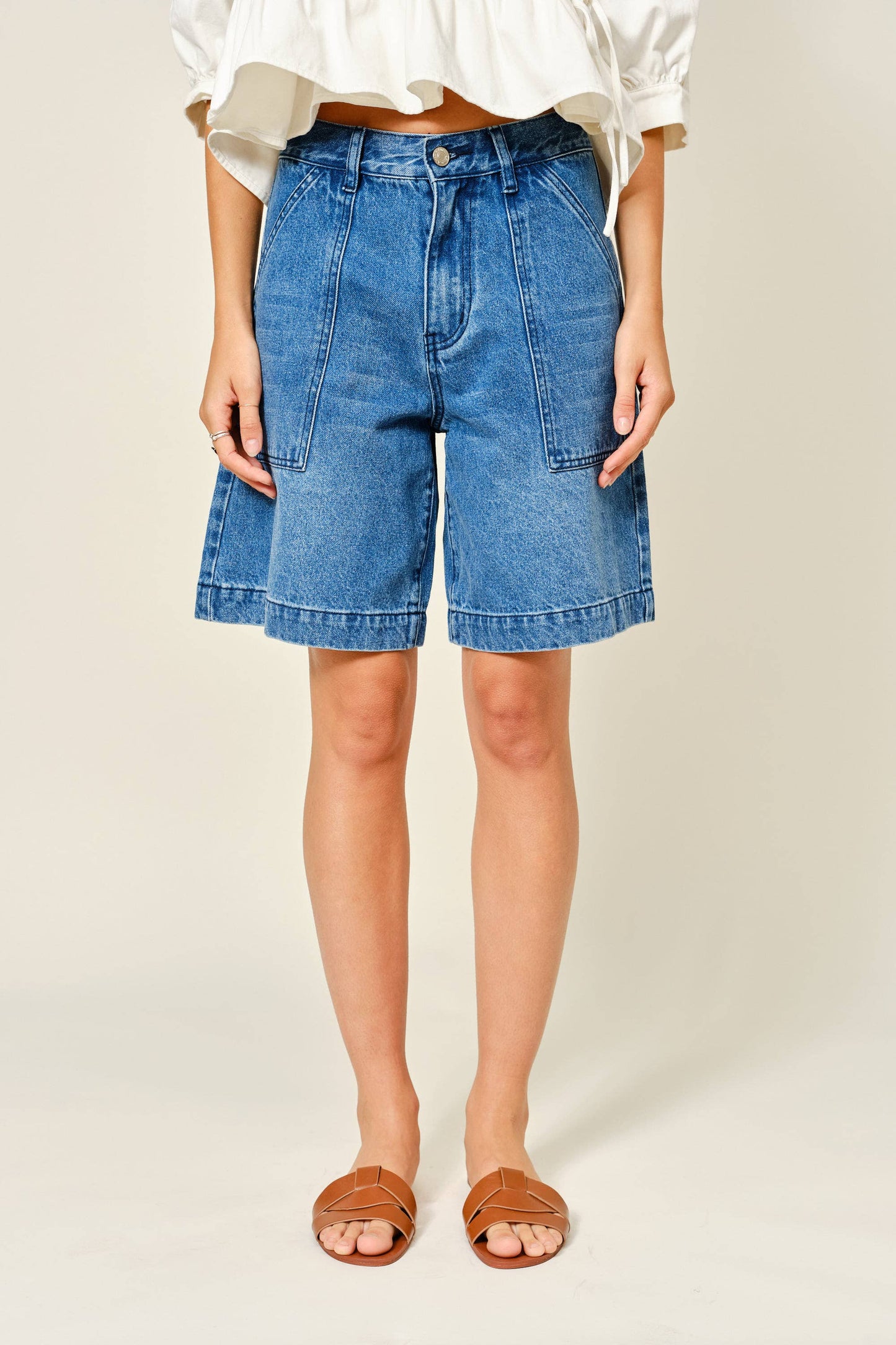 AJP5895 POCKET A LINE BERMUDA SHORTS