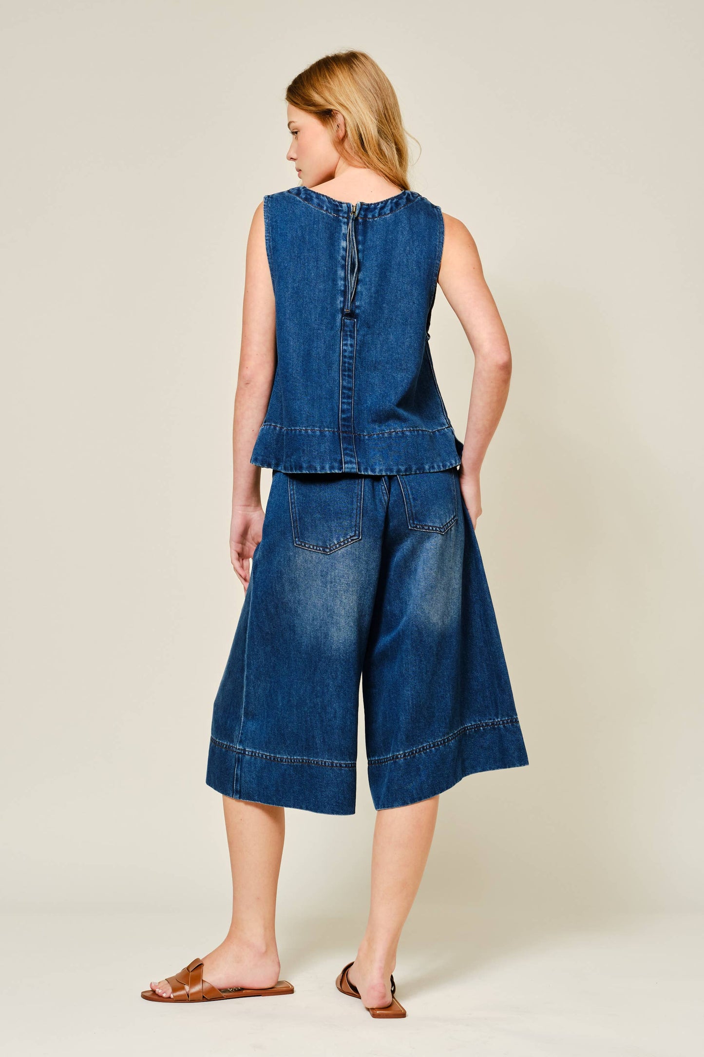 AJP5523 SUPER SOFT DENIM PLEATED WIDE LEG SHORTS
