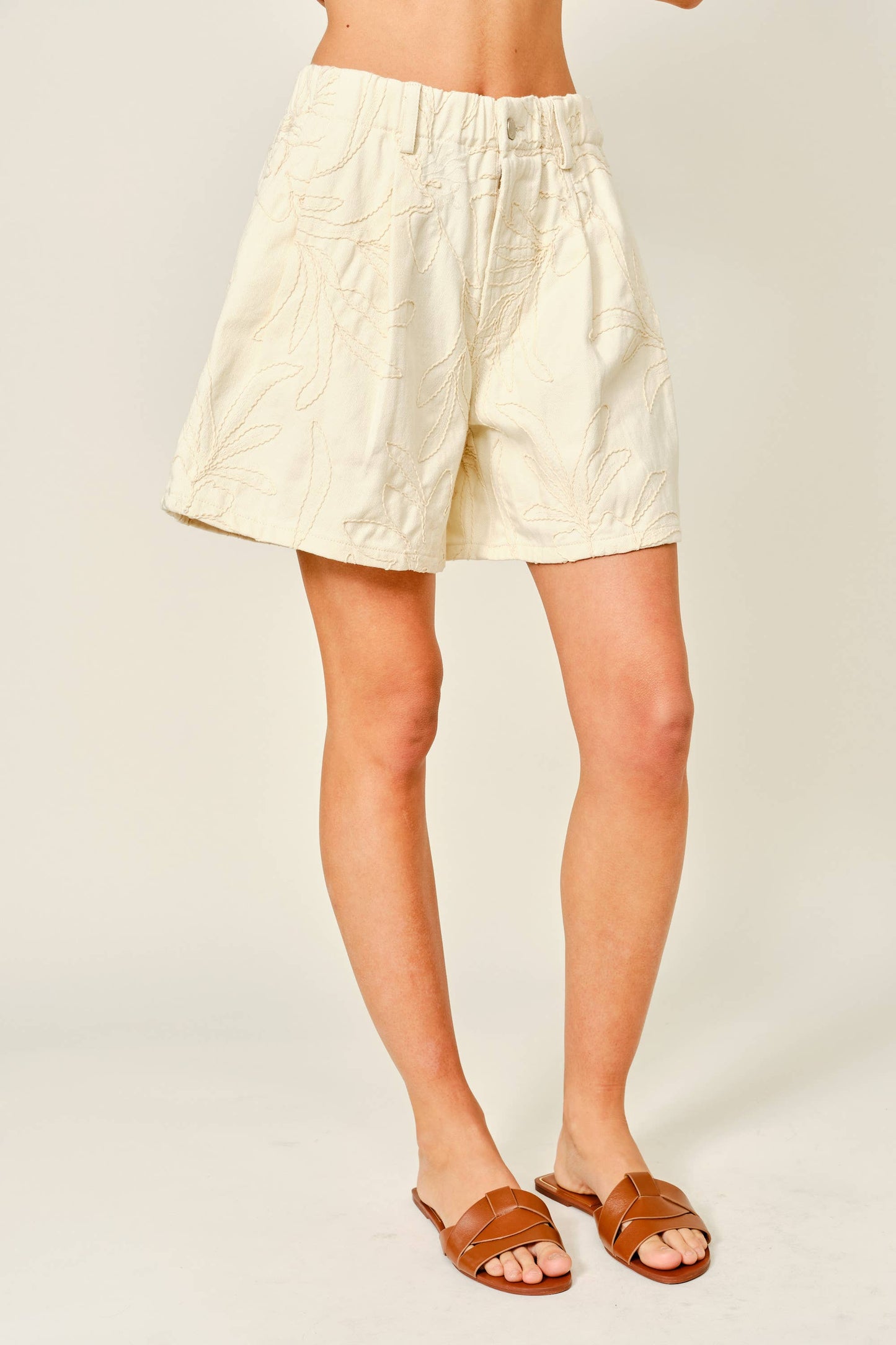 AJP6010 EMBROIDERED COTTON FLARE SHORTS