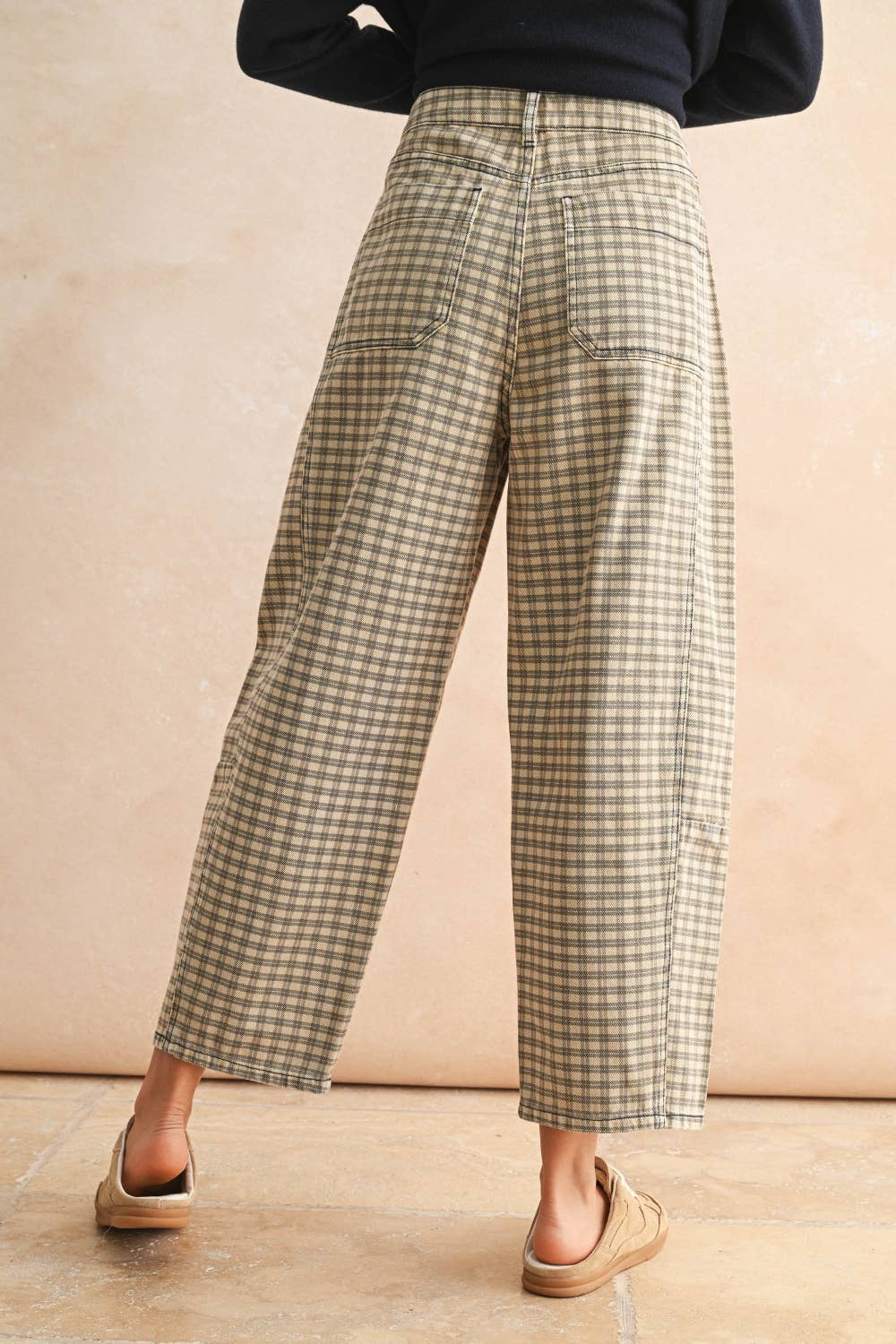 P5936   MINI CHECKER PATTERN BARREL PANTS