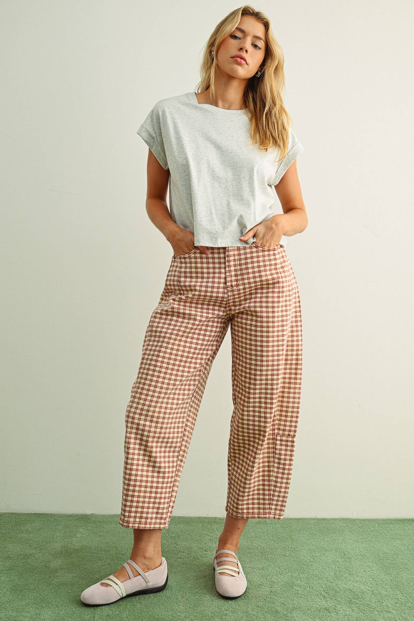 P5936   MINI CHECKER PATTERN BARREL PANTS