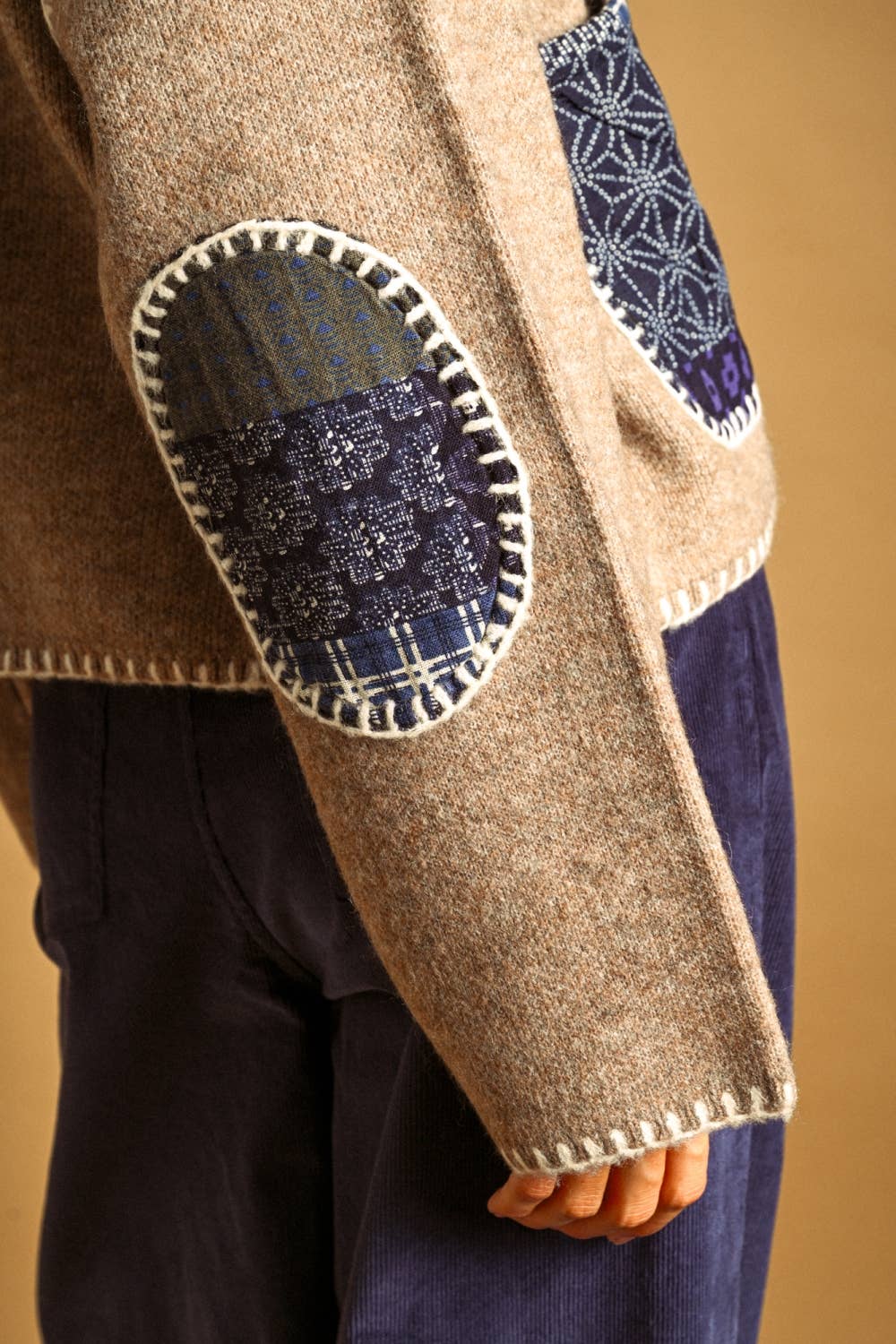 V-NECK SWEATER TOP WITH PATCHWORK