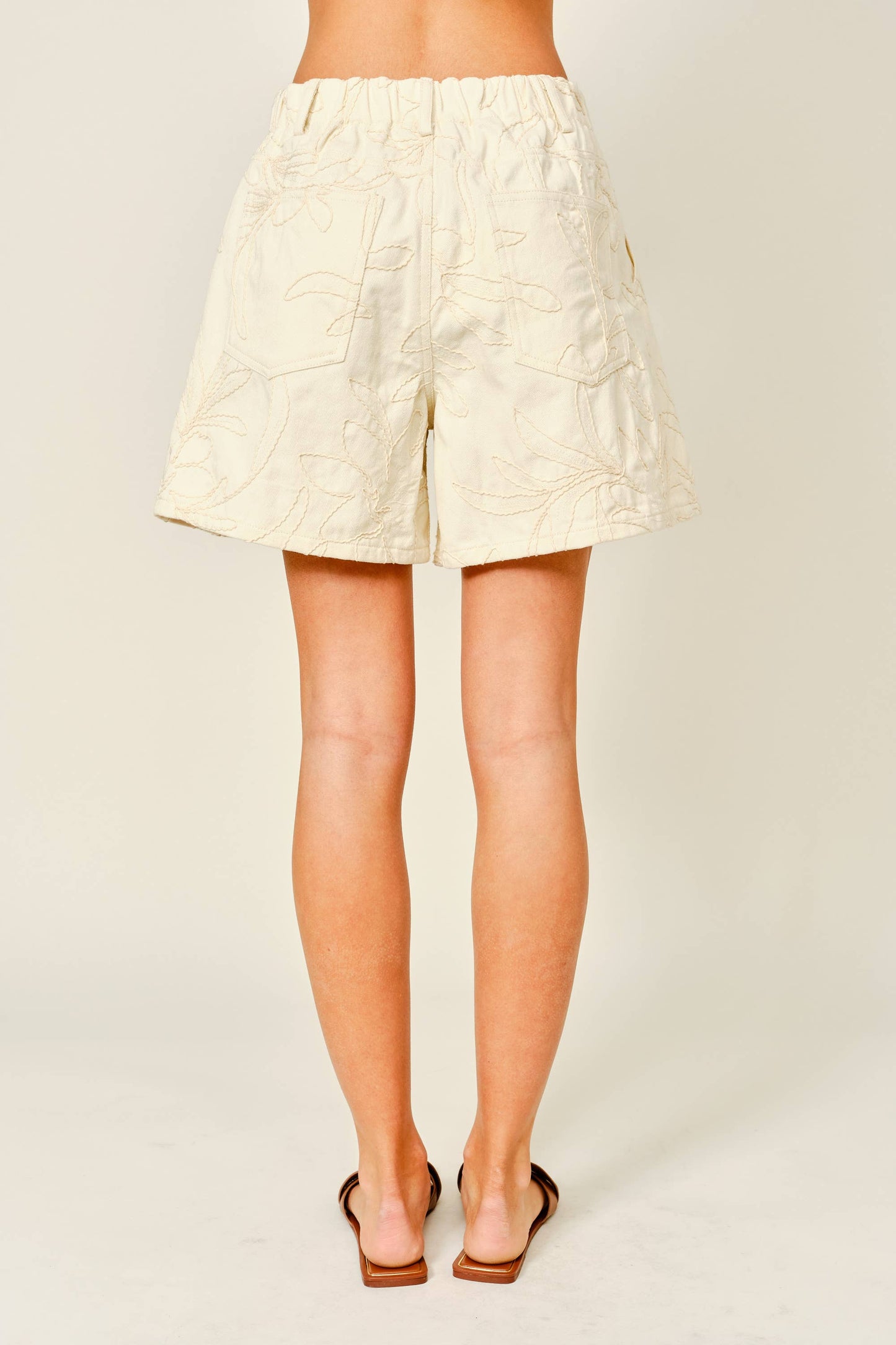 AJP6010 EMBROIDERED COTTON FLARE SHORTS