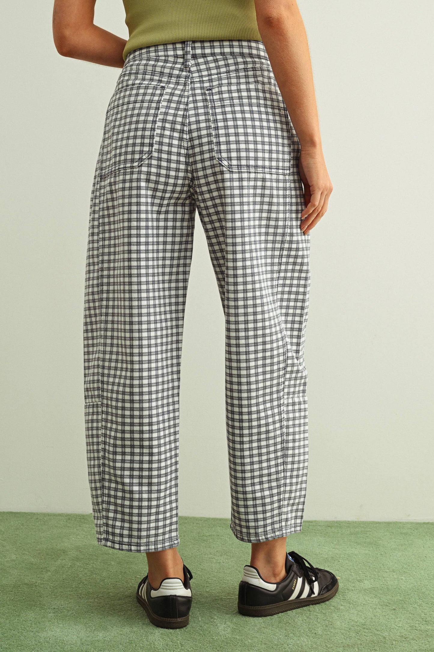 P5936   MINI CHECKER PATTERN BARREL PANTS