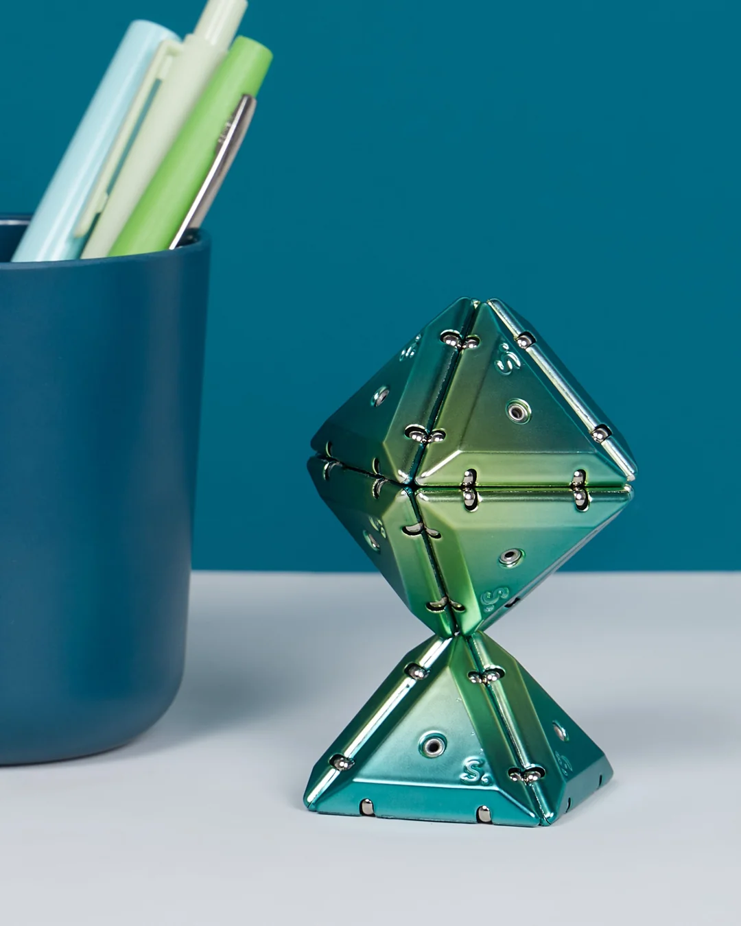 Geode Chrome Pyramid Fidget Toy - Speks