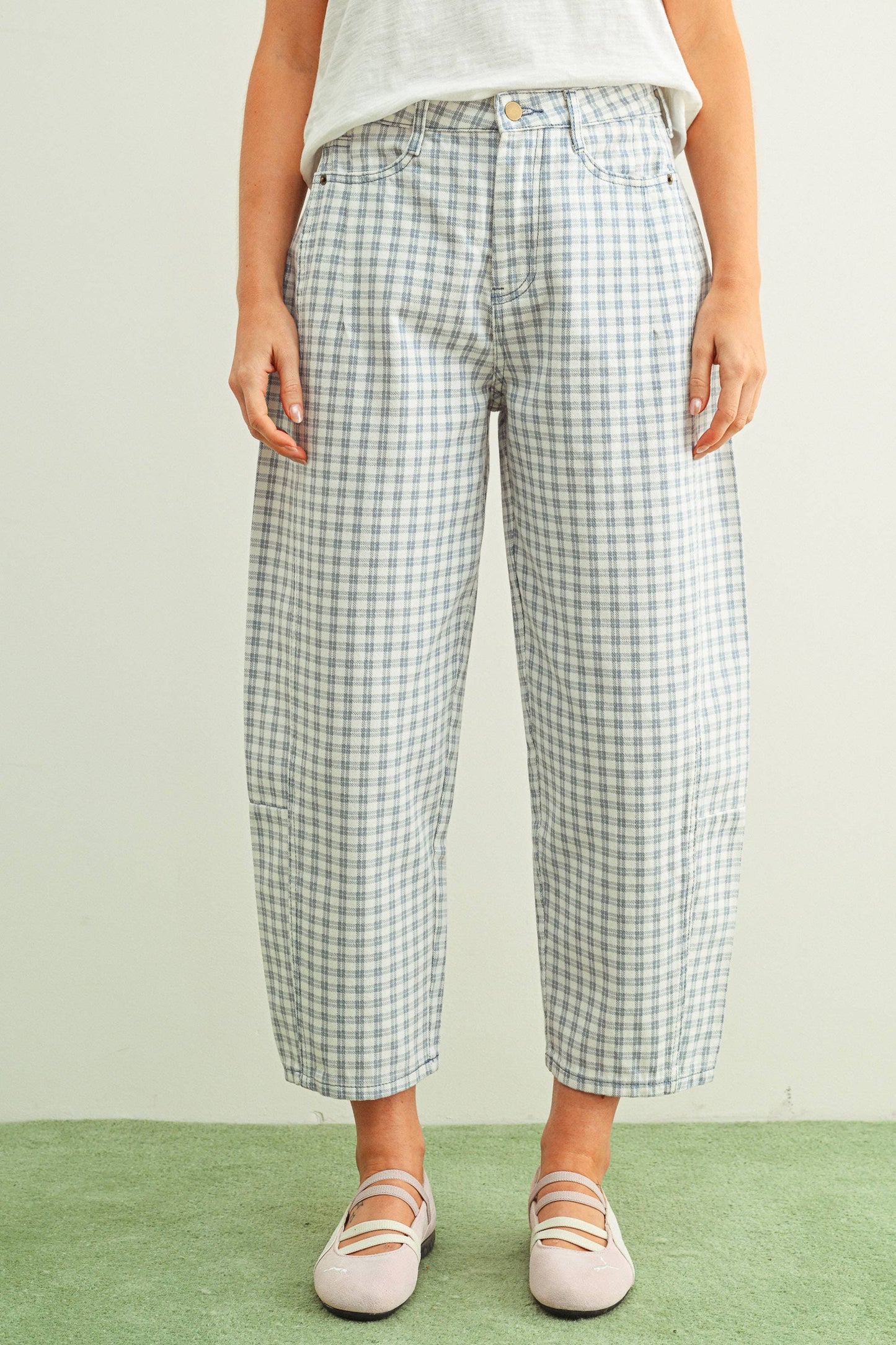 P5936   MINI CHECKER PATTERN BARREL PANTS