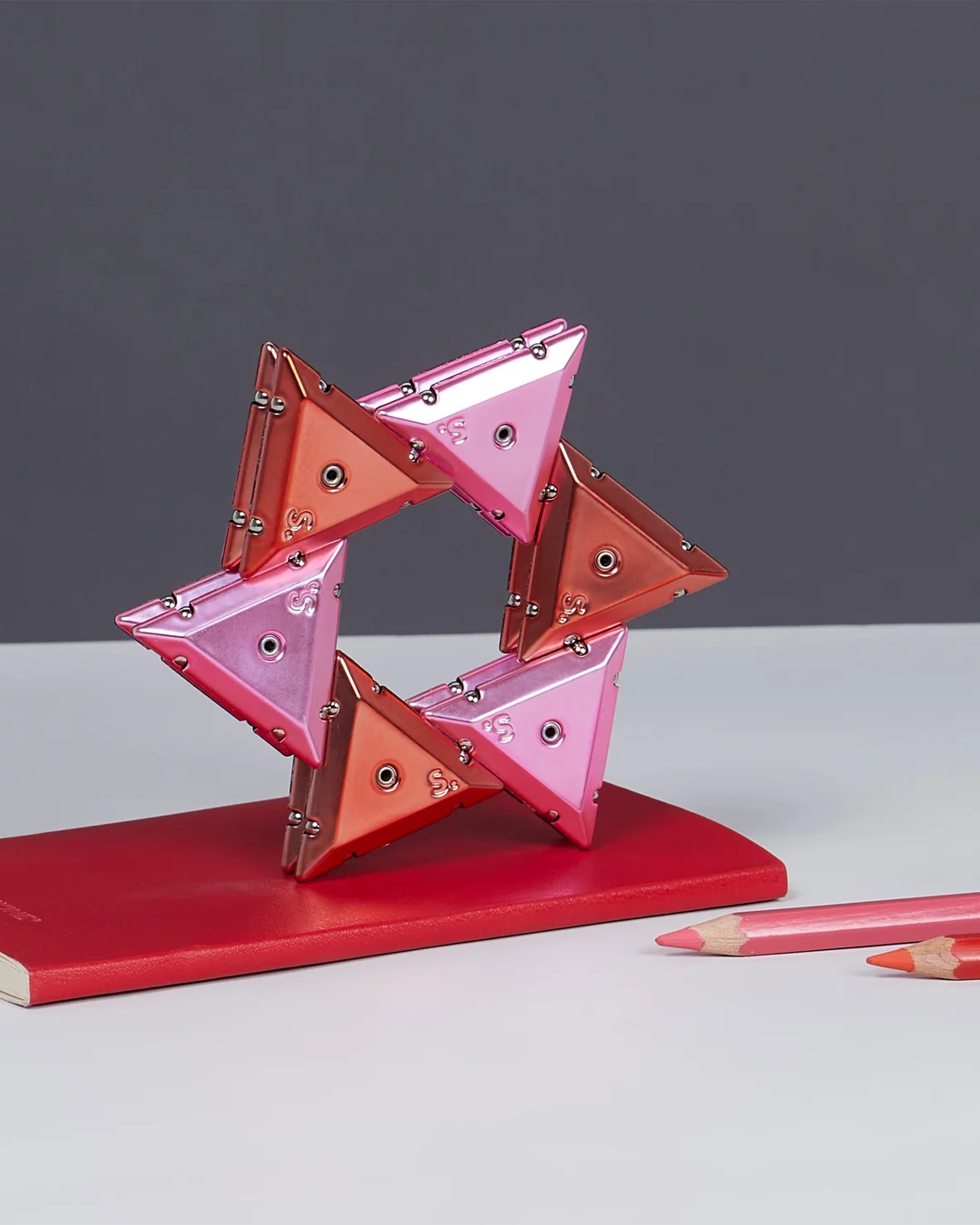 Geode Chrome Pyramid Fidget Toy - Speks