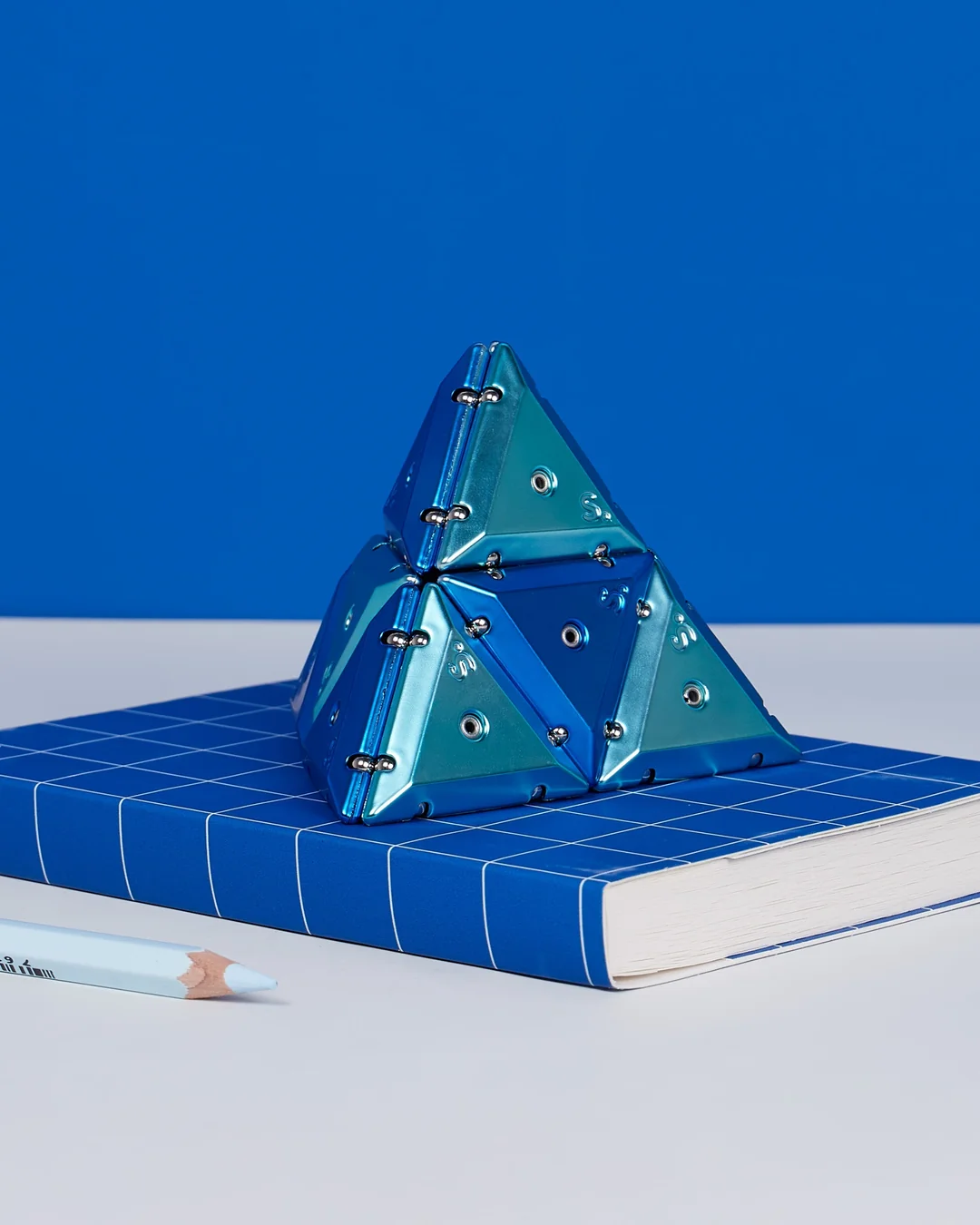 Geode Chrome Pyramid Fidget Toy - Speks