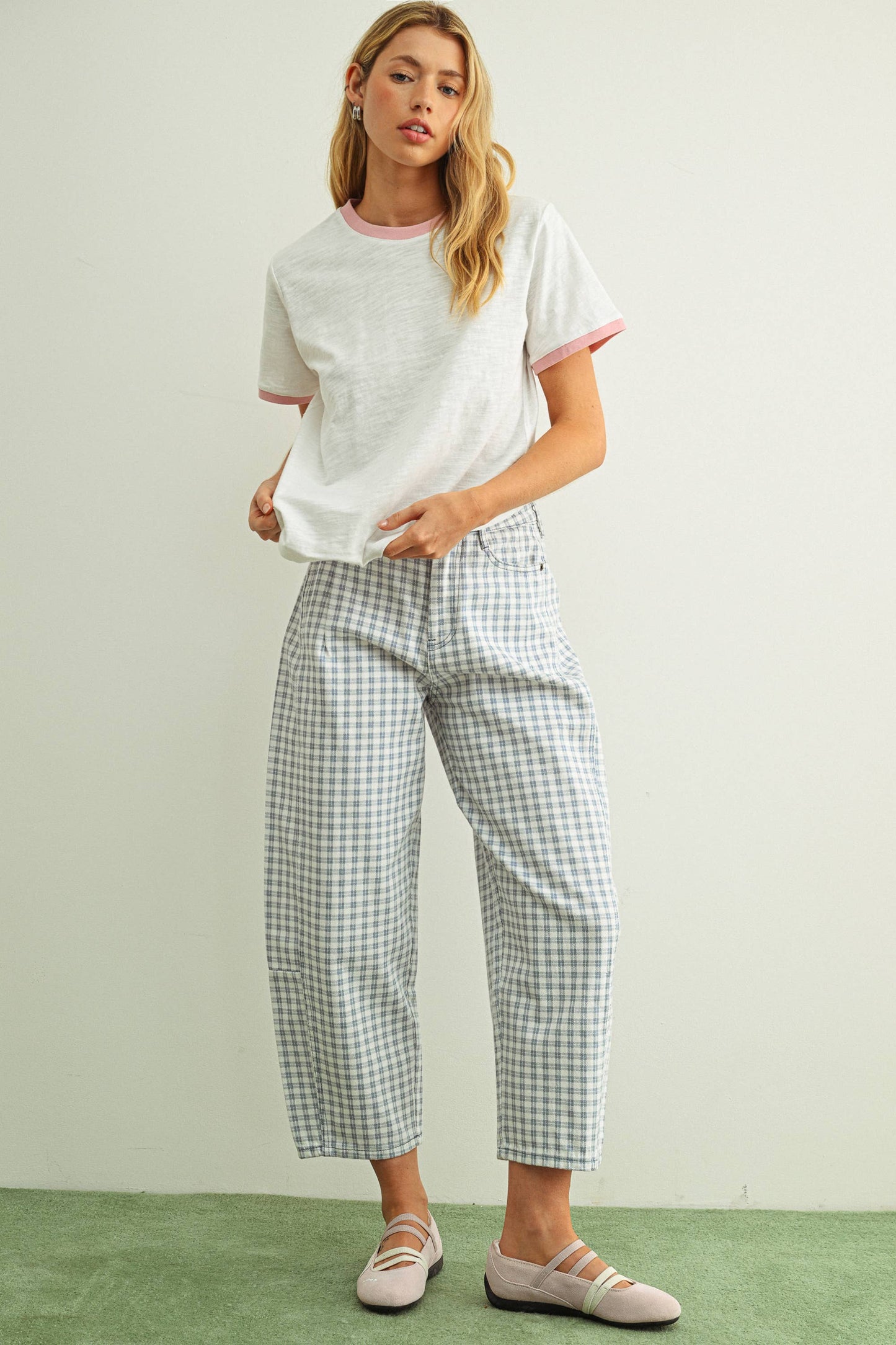 P5936   MINI CHECKER PATTERN BARREL PANTS