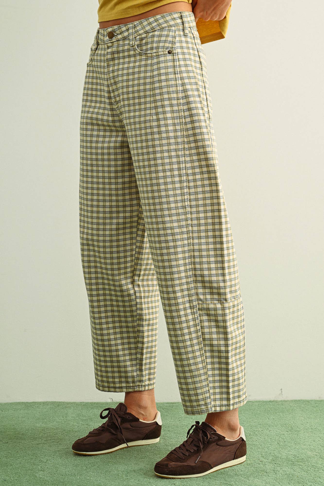 P5936   MINI CHECKER PATTERN BARREL PANTS