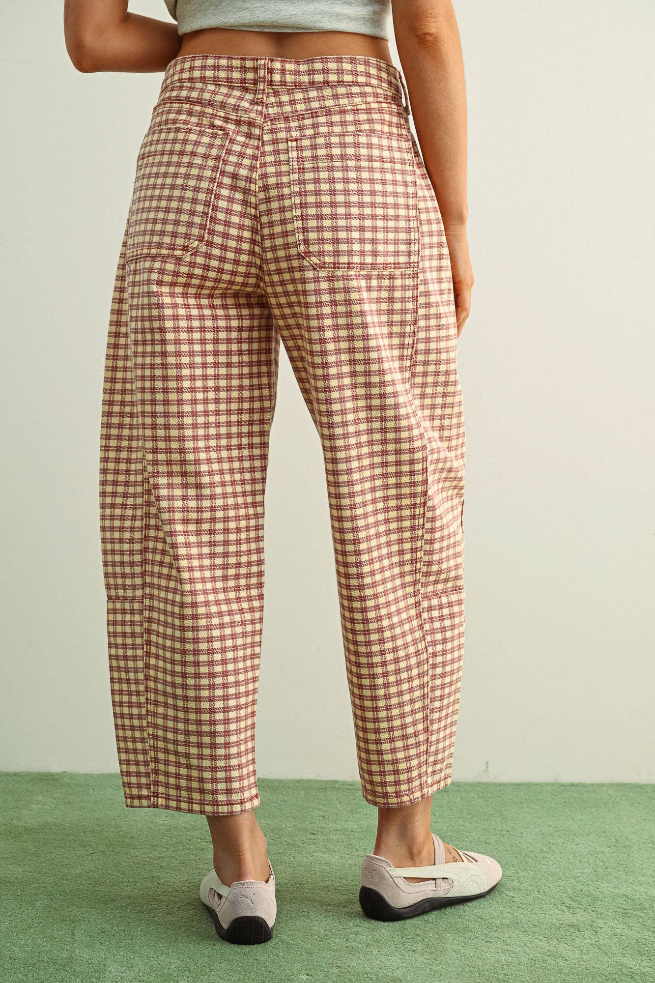 P5936   MINI CHECKER PATTERN BARREL PANTS