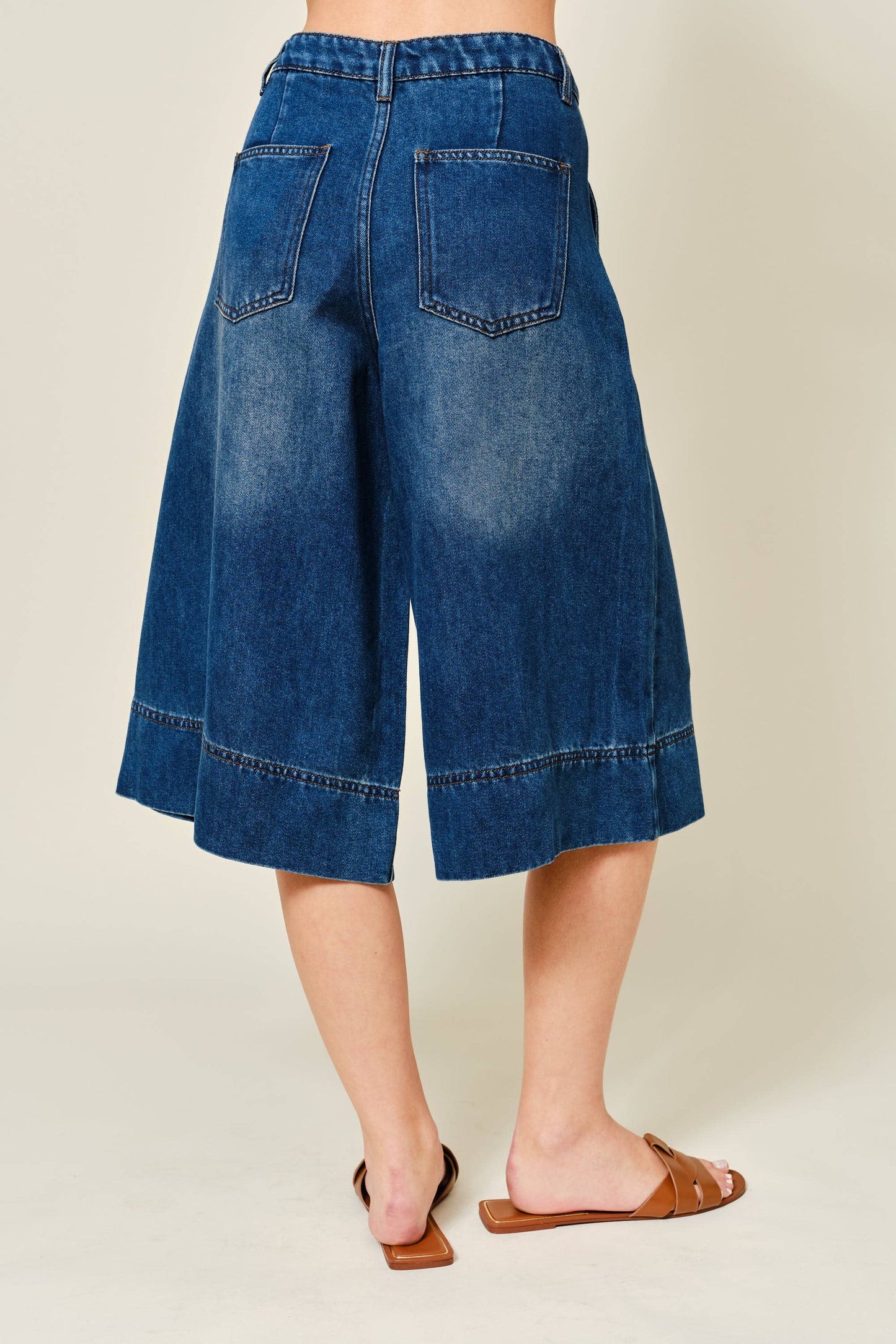 AJP5523 SUPER SOFT DENIM PLEATED WIDE LEG SHORTS
