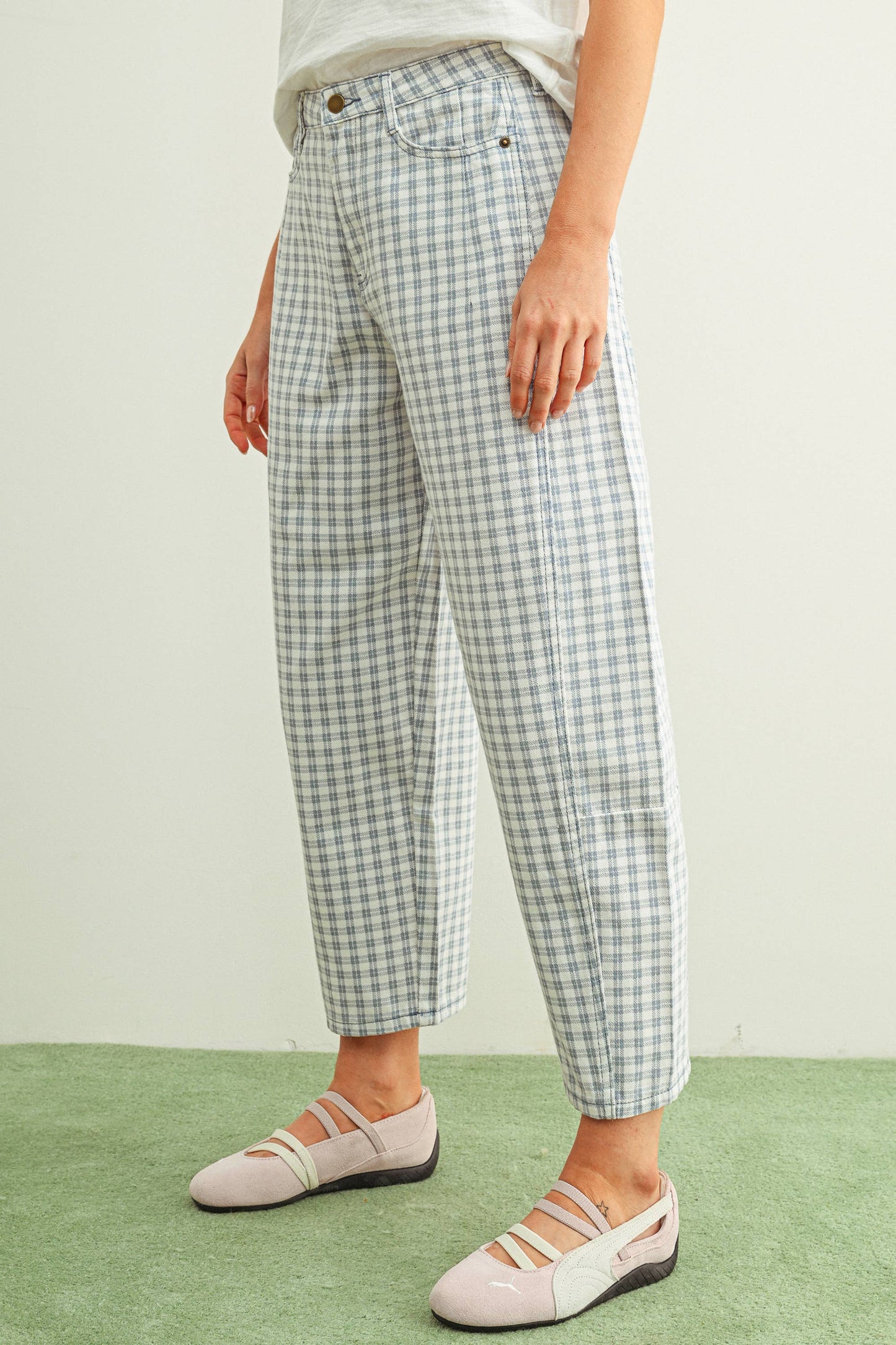 P5936   MINI CHECKER PATTERN BARREL PANTS