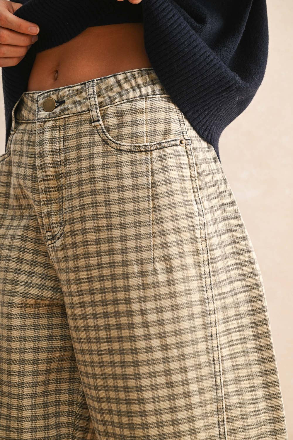 P5936   MINI CHECKER PATTERN BARREL PANTS